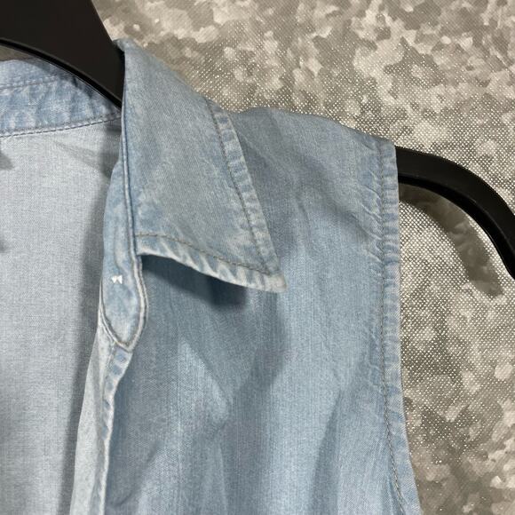 Jones Jeans Women's Blue Chambray Sleeveless Wrap Top - Size 14P - Western Boho - Picture 2 of 6
